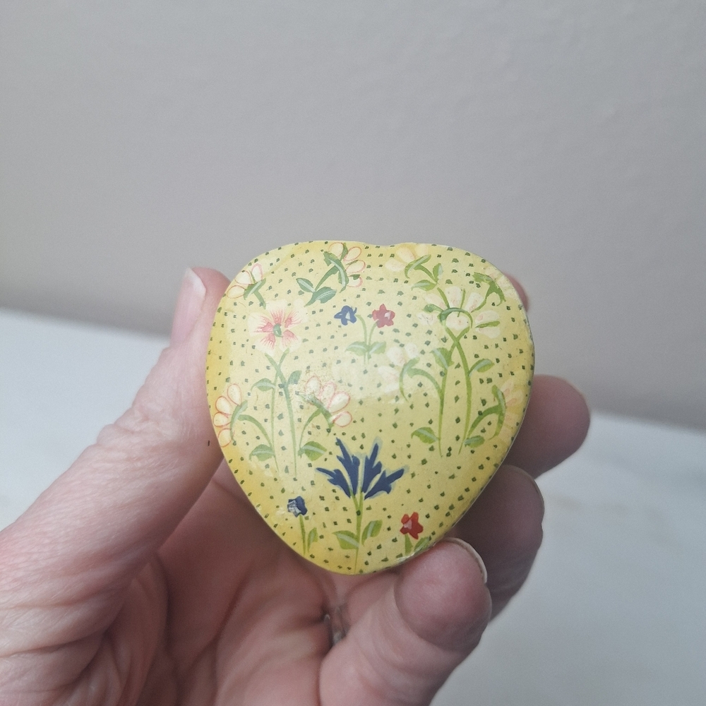 Vintage Floral Hand Painted Kashmiri Lacquered Paper Mache Trinket Box India